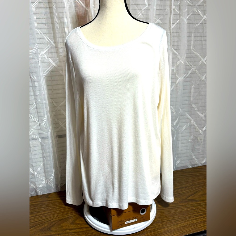 A New Day XX L White 24”long sleeve 58% cotton shirt w/scooped neck 26”L 20” p2p